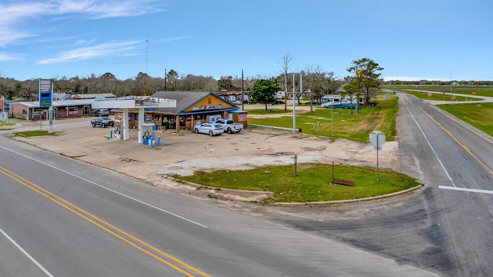 More Photos Of 1100 W US Highway 59 Feeder, Ganado Convenience Store For Sale