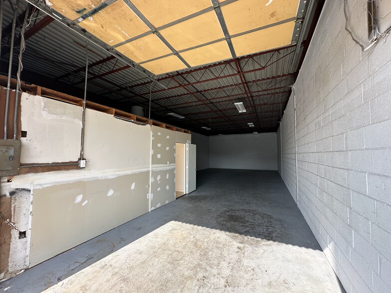 More Photos Of 7527 Gary Rd, Manassas Warehouse For Sale
