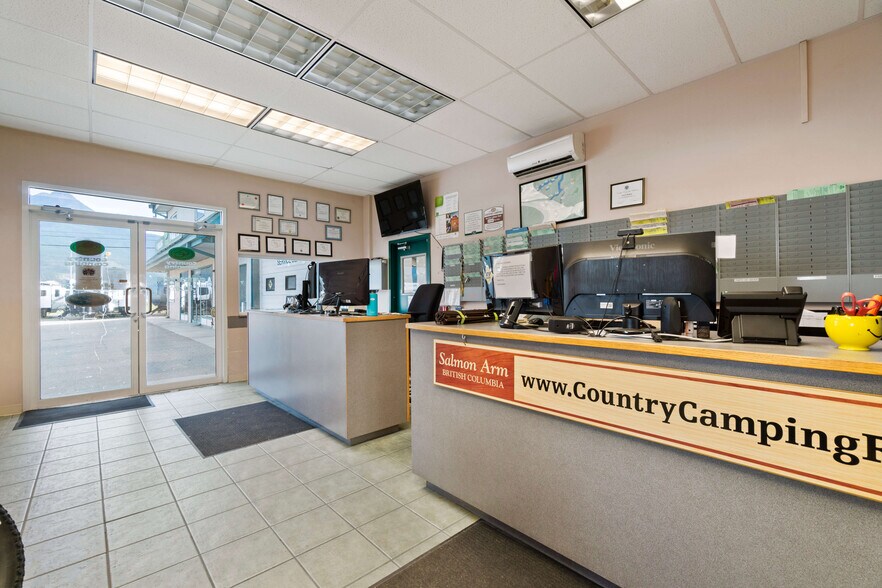 More Photos Of 3101 10 Av SW, Salmon Arm Warehouse For Sale