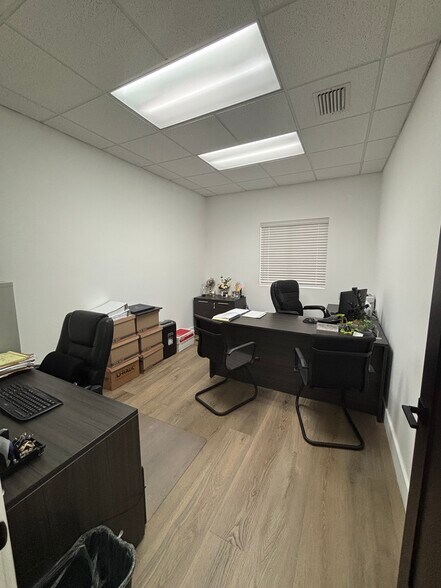 More Photos Of 8105 NW 155th St, Miami Lakes Office For Sale