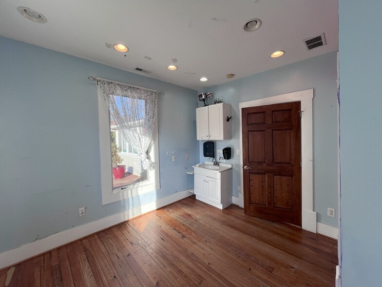 More Photos Of 5674 Three Notch D Rd, Crozet Office For Lease