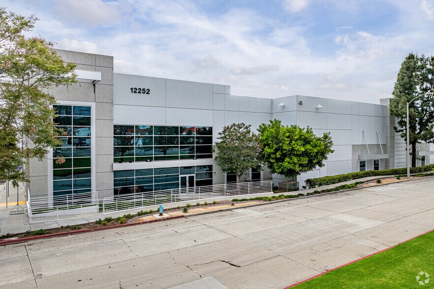 More Photos Of 12252 Whittier Blvd, Whittier Distribution For Sale