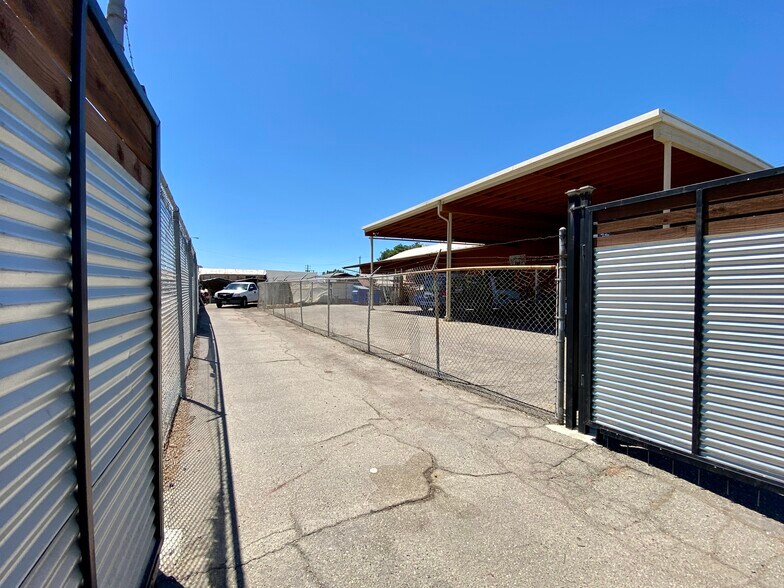 More Photos Of 702-714 W Fremont St, Stockton Light Distribution For Sale