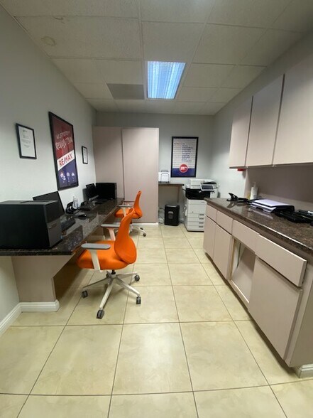 More Photos Of 17561 17th St, Tustin Office For Lease