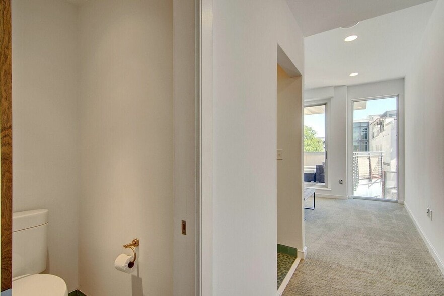 More Photos Of 487 King St, Charleston Loft Creative Space For Sale