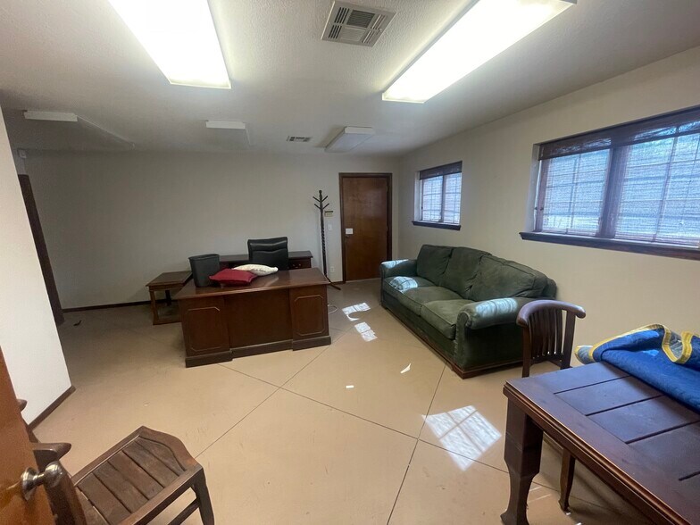 More Photos Of 212 W Heavy Traffic Way, Tulsa Manufacturing For Lease