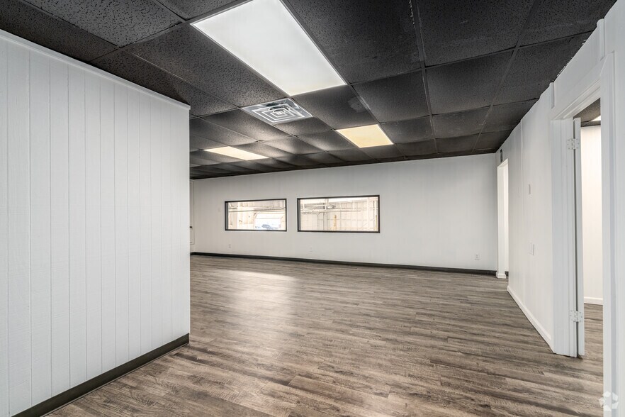 More Photos Of 625 Industrial Blvd, Austin Warehouse For Lease