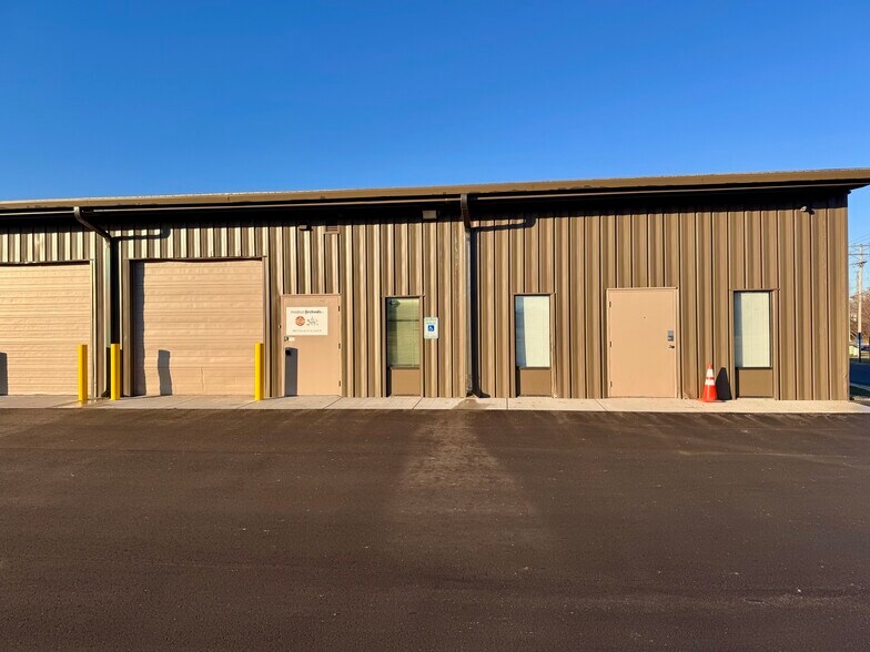 More Photos Of 5821 Femrite Dr, Madison Warehouse For Lease