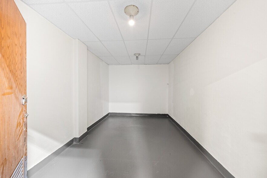 More Photos Of 379 Cherry St, Pottstown Flex For Lease