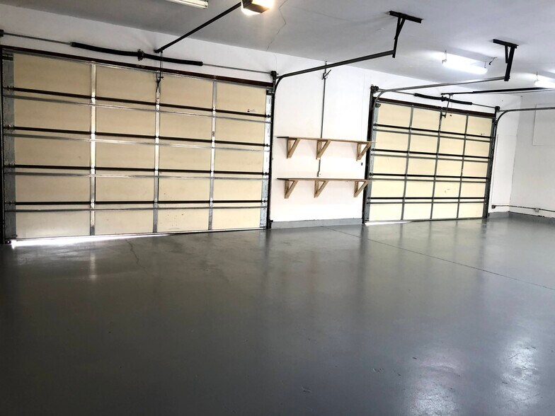 More Photos Of 225 Lake Ave, Lake Villa Warehouse For Lease