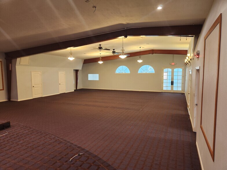 More Photos Of 17610 Hufsmith Kohrville Rd, Tomball Industrial For Lease