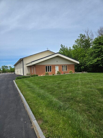 Primary Photo Of 6327 Molloy Rd, East Syracuse Unknown For Lease