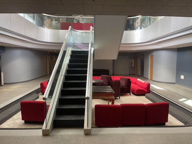 More Photos Of 1700 W Central Rd, Arlington Heights Medical For Lease