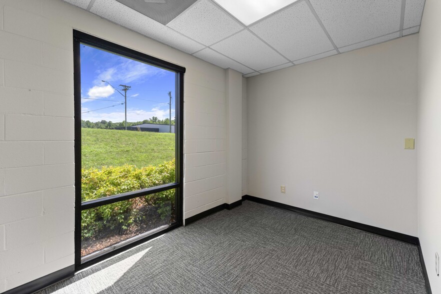 More Photos Of 152 S Iredell Industrial Park Rd, Mooresville Light Manufacturing For Lease
