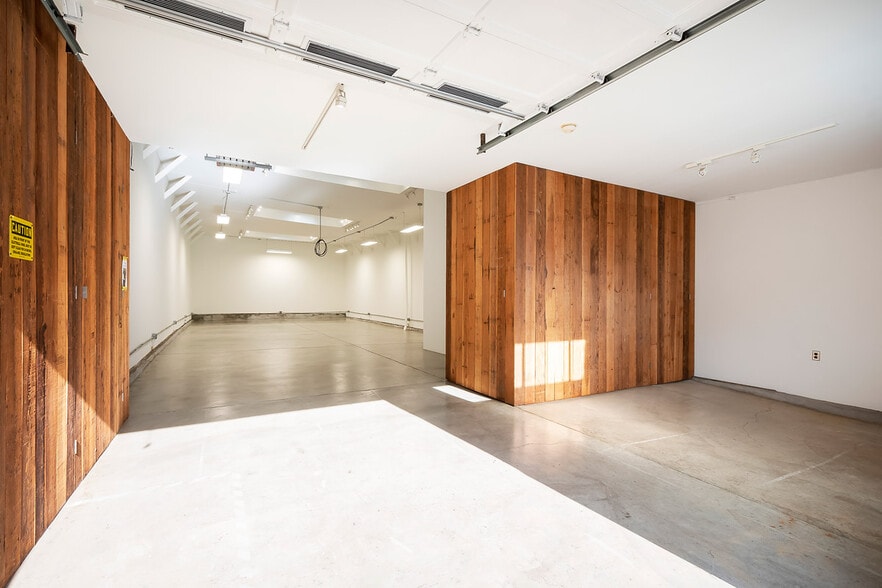 More Photos Of 450 Clementina St, San Francisco Showroom For Lease