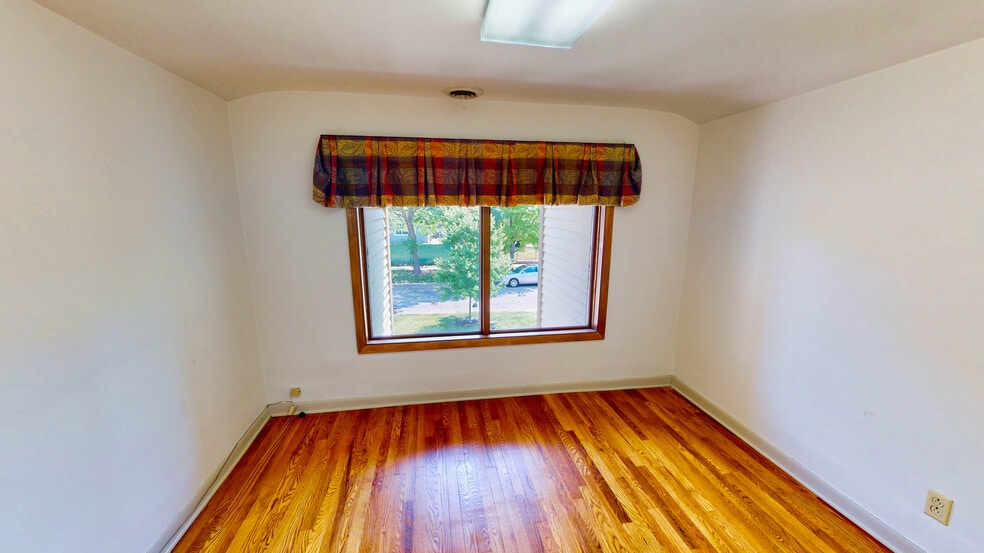 More Photos Of 849 N Ellsworth St, Naperville Office For Sale