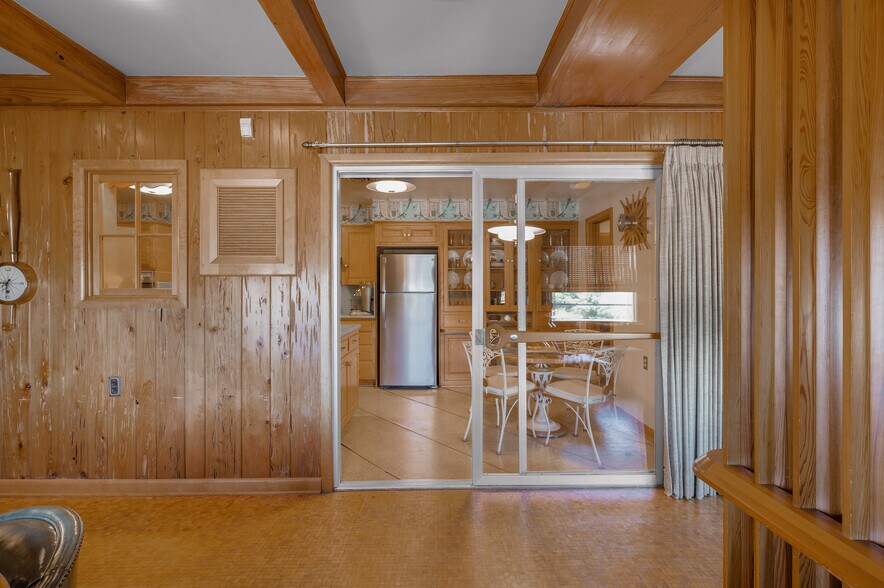 More Photos Of 531 W Main St, Denison Office For Sale