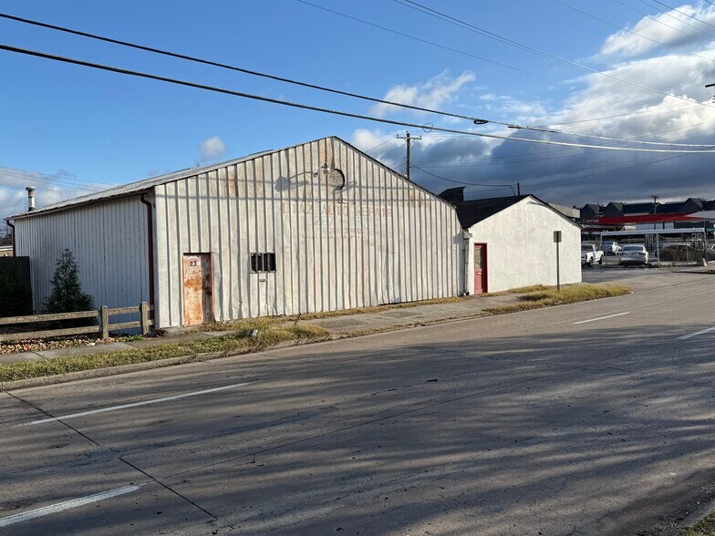 More Photos Of 23 W 20th St, Chattanooga Service For Sale