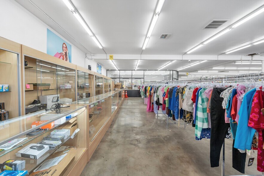 More Photos Of 15250 Whittier Blvd, Whittier Freestanding For Sale