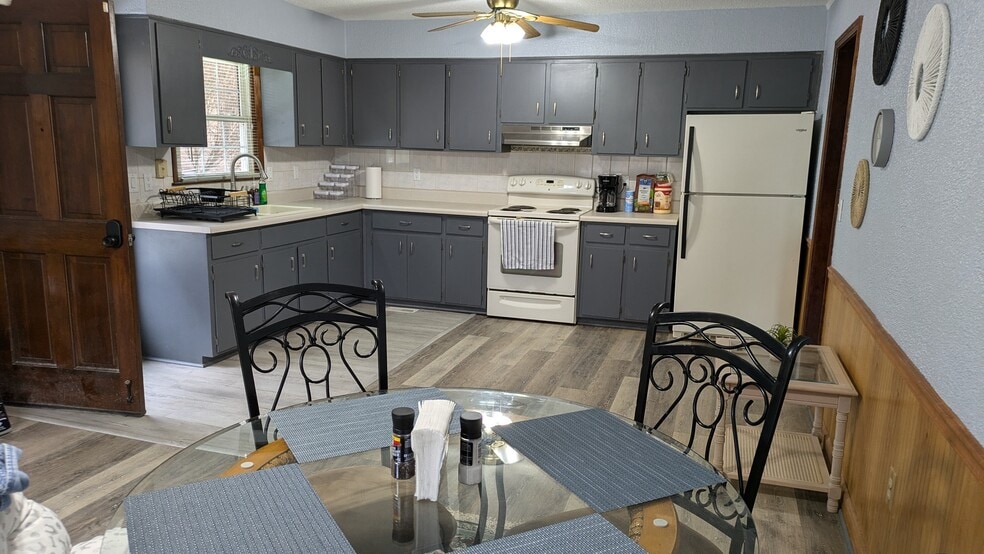 More Photos Of 371 Riverview Dr, Waynesville Manufactured Housing Mobile Home Park For Sale