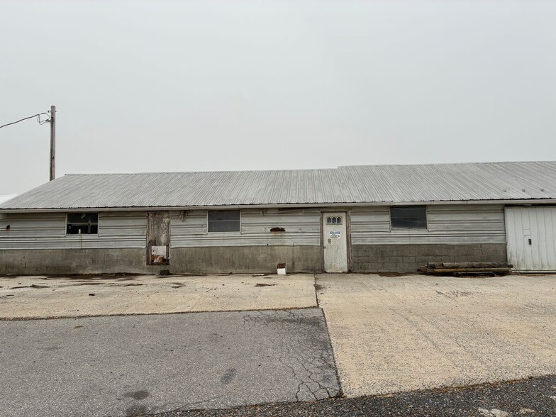 More Photos Of 40 Running Pump Rd, Newville Industrial For Lease