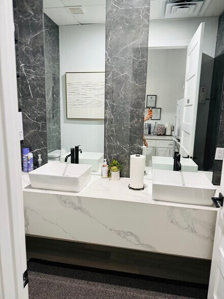 More Photos Of 6650 Corporate Dr, Houston Unknown For Lease