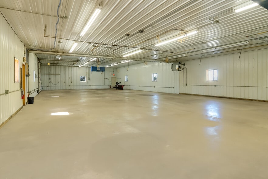More Photos Of 125 S Industrial Dr, Buckley Distribution For Lease
