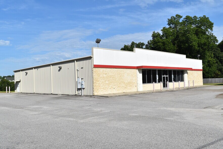 More Photos Of 615 S Walnut St, Pamplico Freestanding For Lease