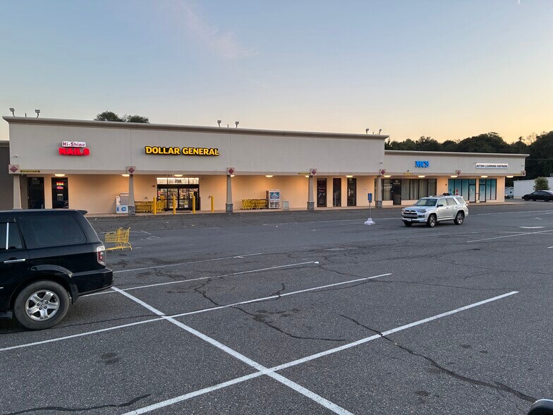 More Photos Of 270 Westfield Rd, Holyoke Freestanding For Lease