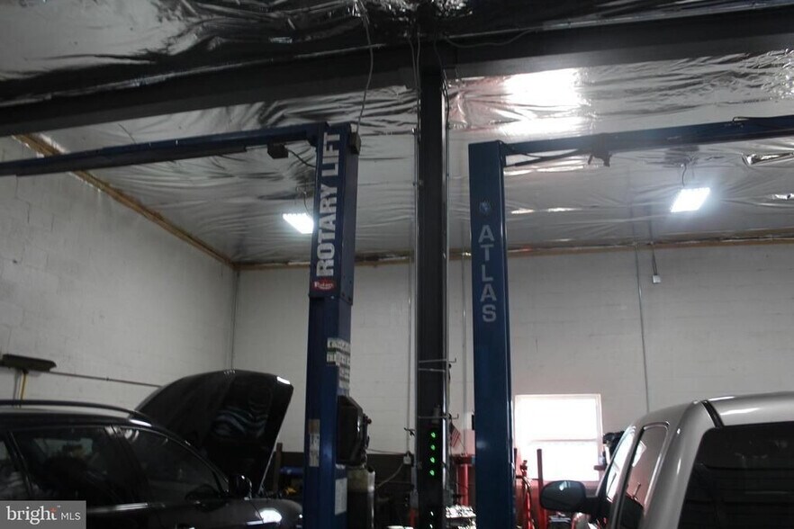 More Photos Of 706 N East St, Frederick Auto Repair For Lease