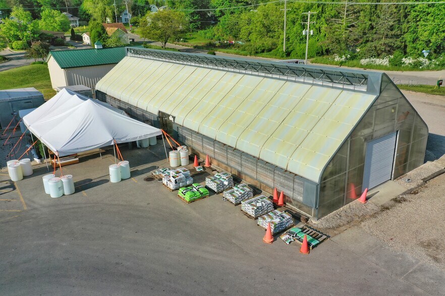 More Photos Of 916 S Mitchell St, Cadillac Restaurant For Sale