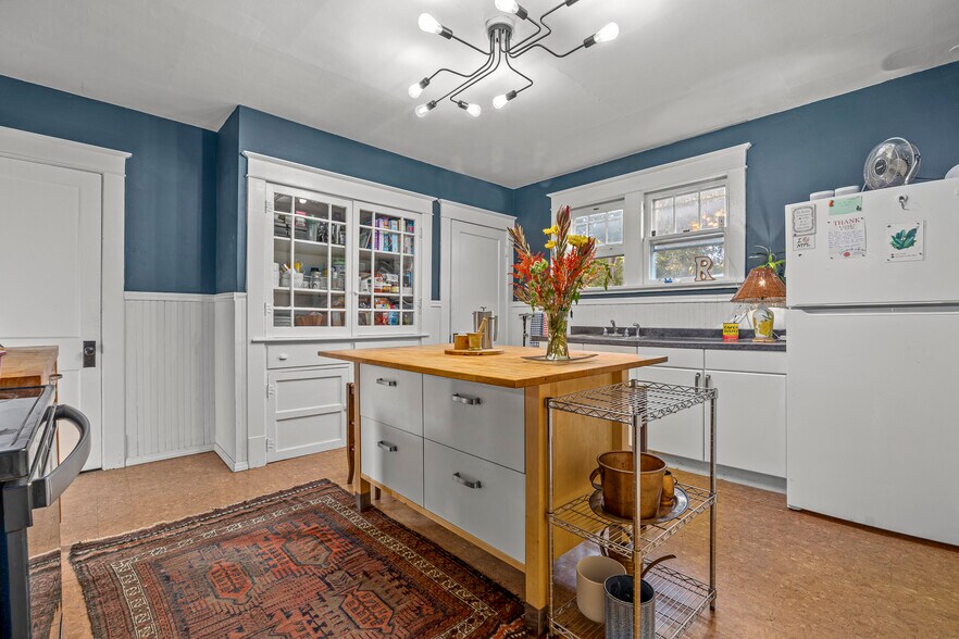 More Photos Of 128 Green St, Hudson Storefront Retail Residential For Sale