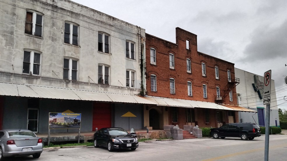 More Photos Of 707-717 Walnut St, Houston Warehouse For Sale