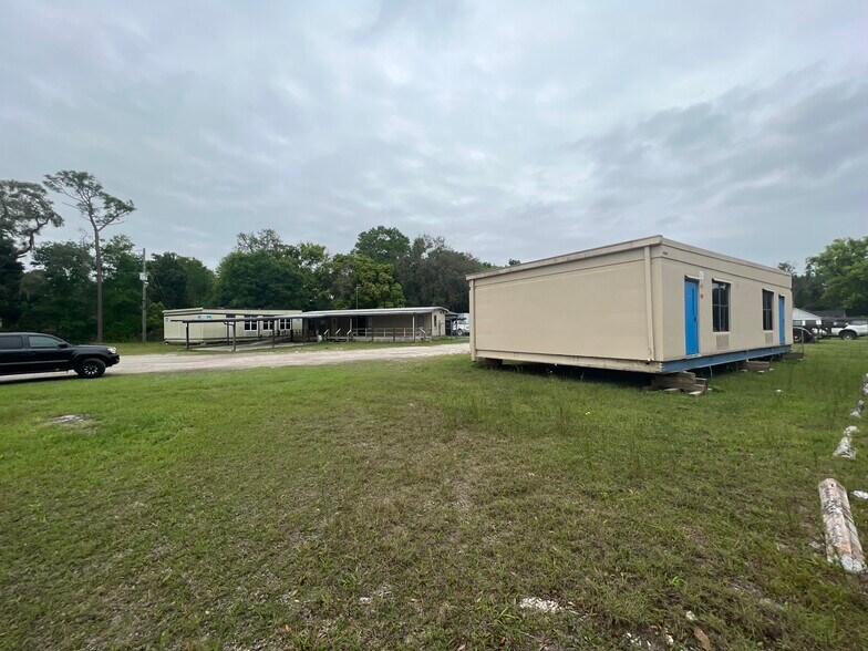 More Photos Of 20907 Bowman Rd, Spring Hill Light Distribution For Sale