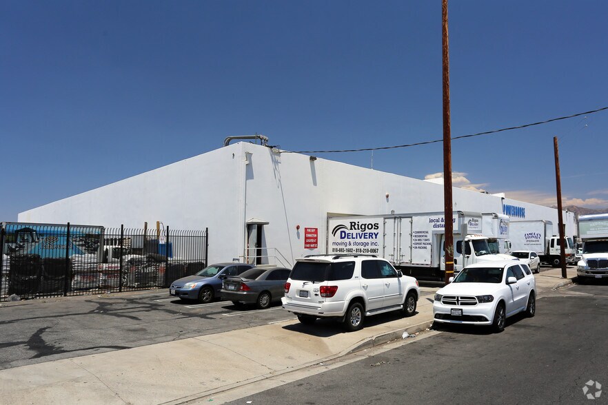 More Photos Of 11461 Hart St, North Hollywood Warehouse For Lease
