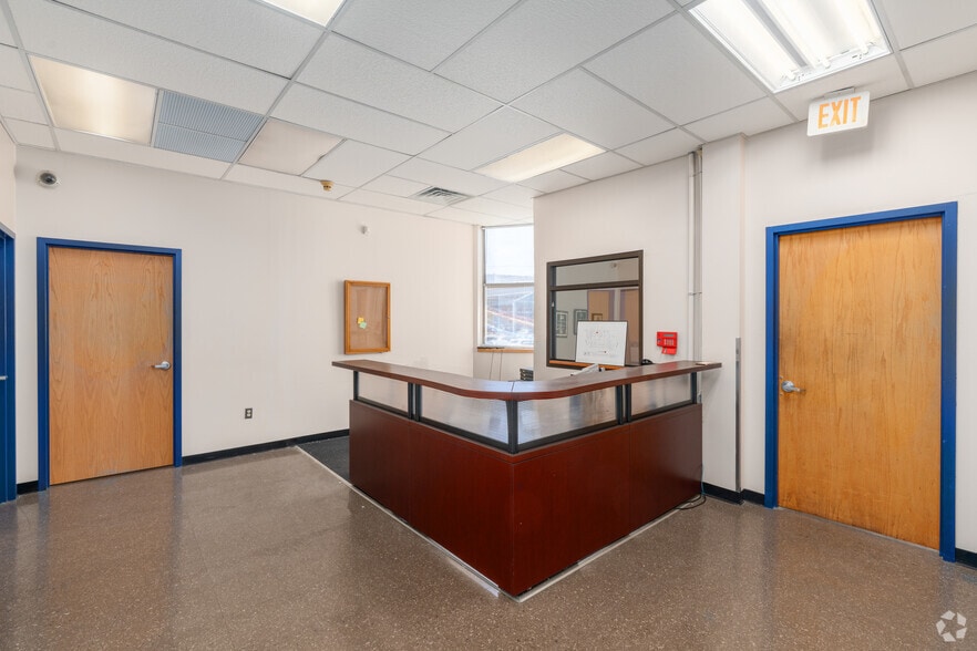 More Photos Of 3775 Kensington Ave, Philadelphia Light Distribution For Lease