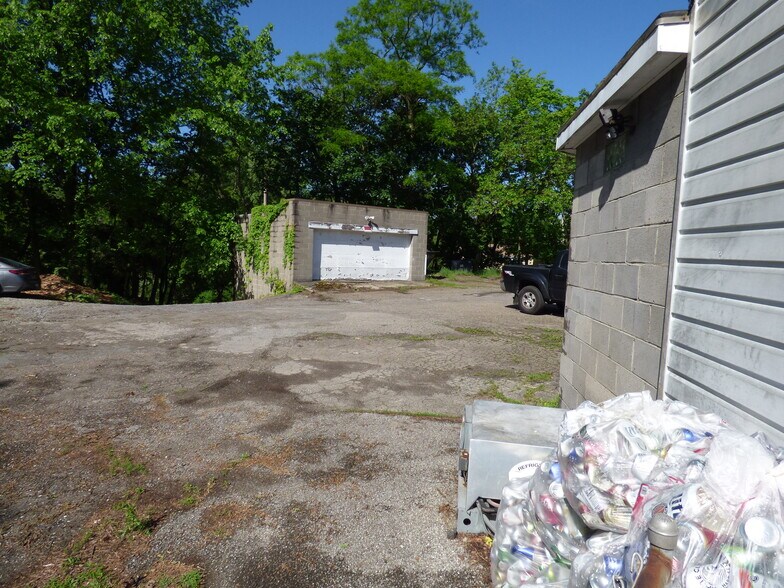 More Photos Of 1337 Steuben St, Pittsburgh Bar For Sale