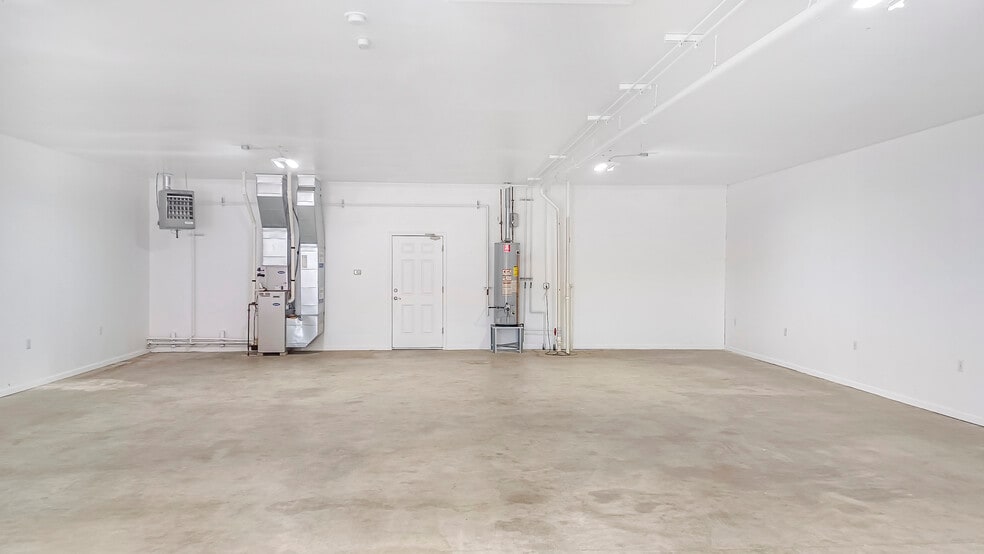 More Photos Of 605 Railroad St, Dupo Warehouse For Lease
