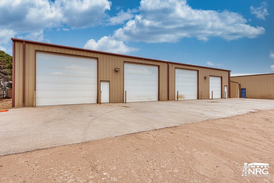 More Photos Of 6700 I-20, Midland Warehouse For Lease