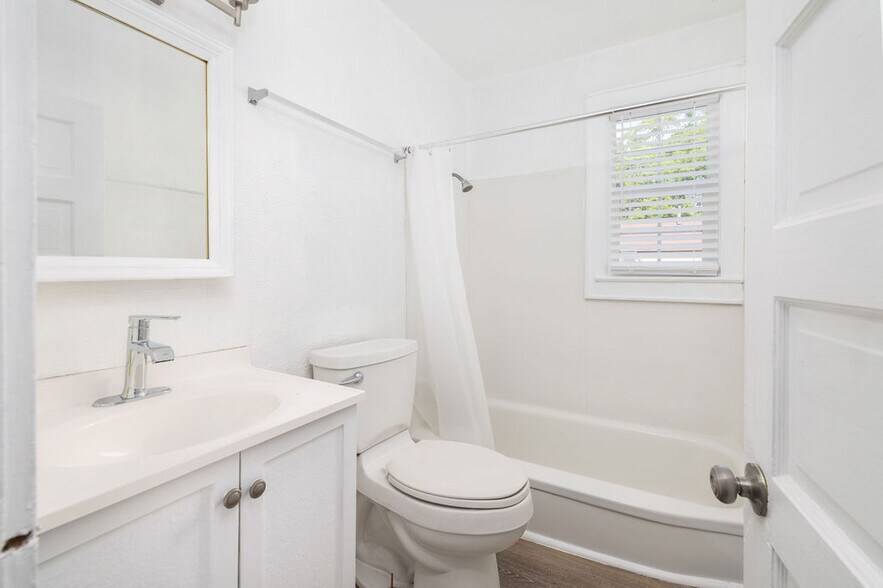 More Photos Of 3956 Rivers Ave, Charleston Office For Sale