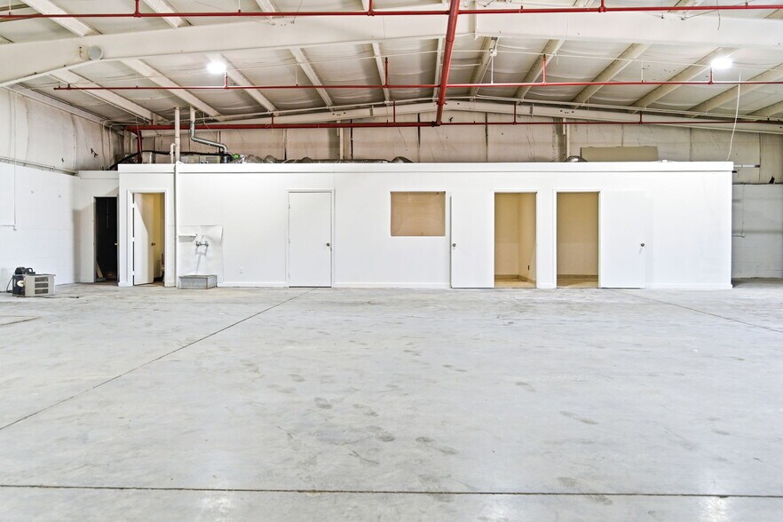 More Photos Of 473 Roberts Ave, Louisville Warehouse For Sale