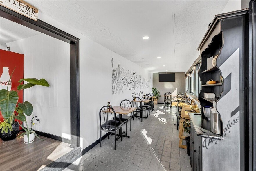 More Photos Of 225 Iyannough Rd, Hyannis Restaurant For Sale