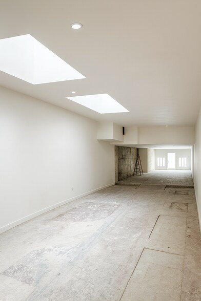 More Photos Of 449-451 N Canon Dr, Beverly Hills Unknown For Lease