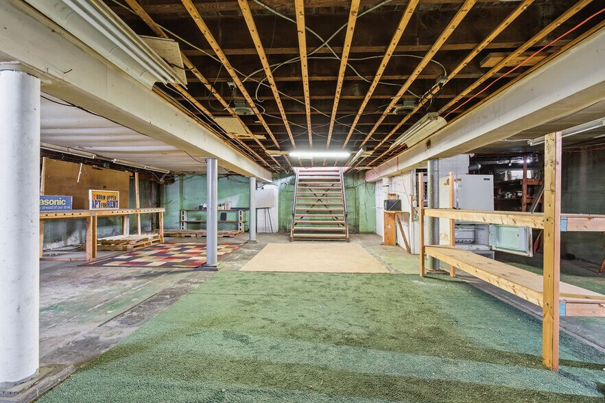 More Photos Of 15 W 1st St S, Fulton Freestanding For Sale