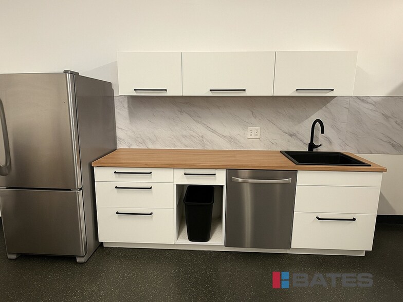 More Photos Of 1031 Quaker St, Dallas Distribution For Lease