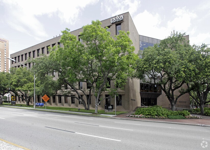 More Photos Of 5100 Westheimer Rd, Houston Office For Lease