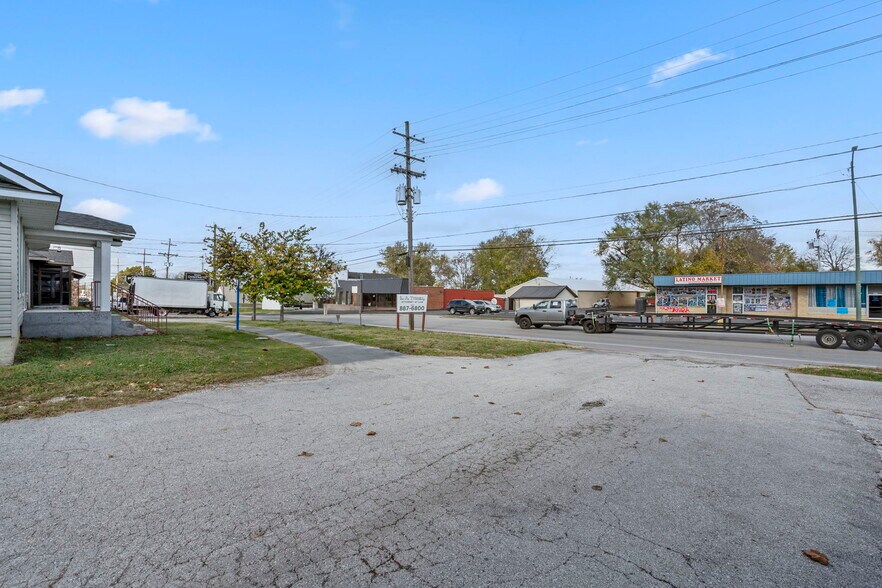 More Photos Of 1658 Saint Louis St, Springfield Office For Lease