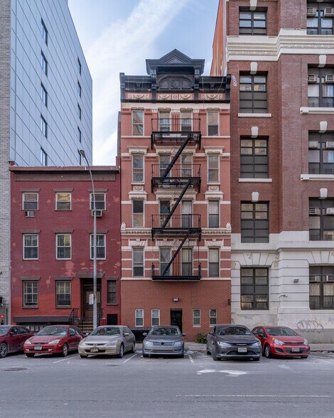 More Photos Of 67 Pitt St, New York Apartments For Sale