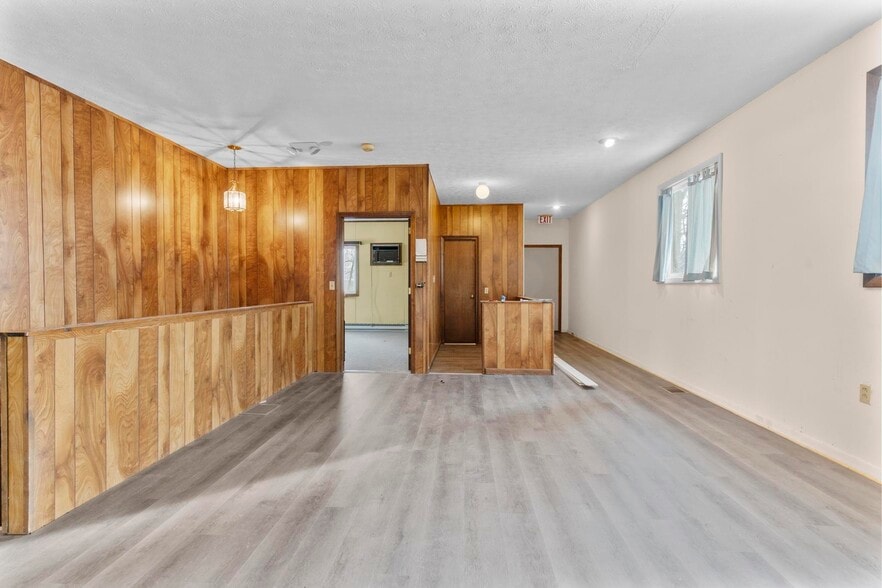More Photos Of 62 Newton Ave, Plainville Auto Repair For Lease