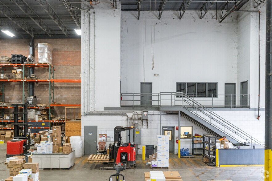 More Photos Of 1122 Longford Rd, Oaks Warehouse For Lease